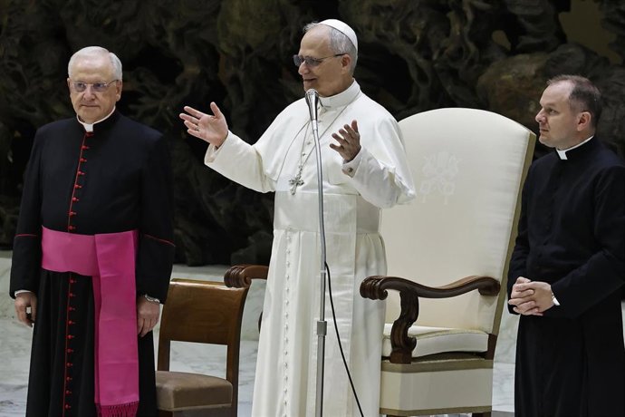 13 August 2025, Vatican, Vatican City: POPE LEO XIV (C) speaks during his weekly General Audience at the Vatican. Photo: Evandro Inetti/ZUMA Press Wire/dpa