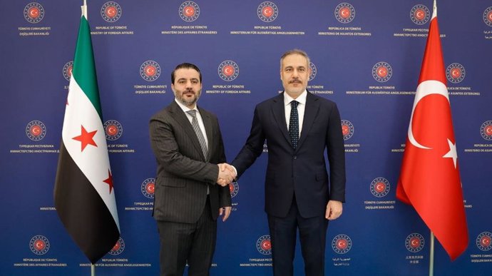Archivo - May 12, 2025, Ankara, Ankara, Turkey: Syrian Minister of Foreign Affairs and Expatriates, Asaad Hassan Al-Shaibani, meets with Turkish Foreign Minister Hakan Fidan on the sidelines of the trilateral meeting of the foreign ministers of Syria, Tur