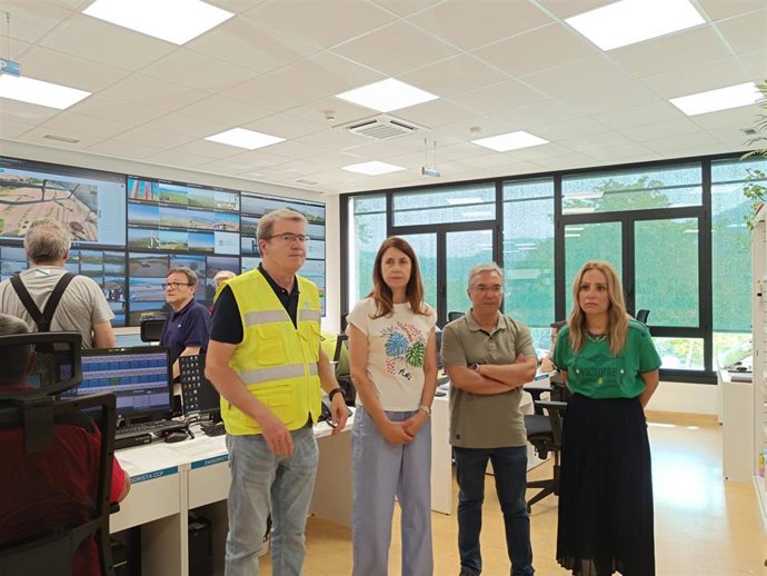 El presidente de la Diputación de Ourense, Luis Menor, y la conselleira de Medio Rural, María José Gómez