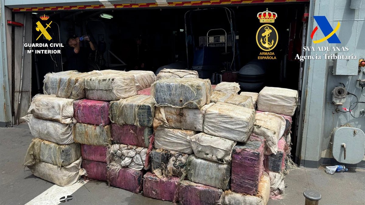Interceptado un remolcador con tres toneladas de cocaína en su interior al oeste de las Islas Canarias