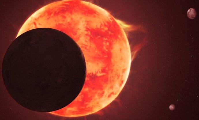 Esta concepção artística mostra o planeta TRAPPIST-1 d passando na frente de sua estrela turbulenta, com outros membros do sistema compacto mostrados ao fundo.