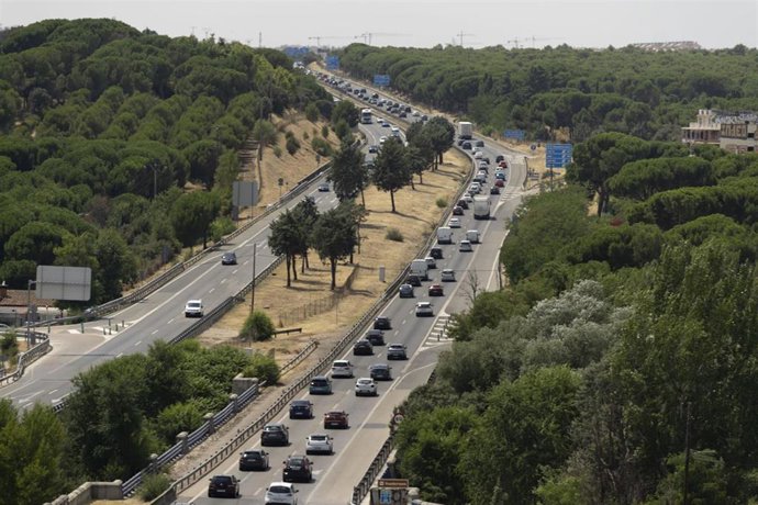Varios vehículos en la A5