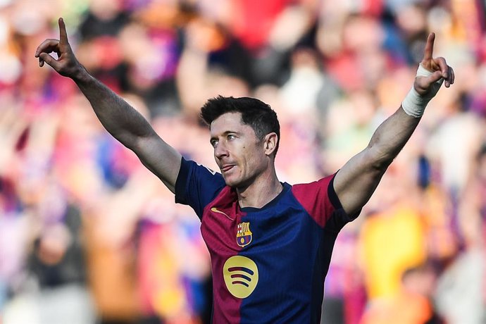 Archivo - 30 March 2025, Spain, Barcelona: Barcelona's Robert Lewandowski celebrates scoring a goal during the Spanish Primera Division soccer match between FC Barcelona and Girona FC at Estadi Olimpic Lluis Companys. Photo: Matthieu Mirville/ZUMA Press W