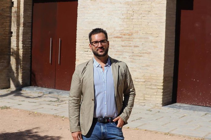 El viceportavoz del Grupo Municipal Hacemos Córdoba, José Carlos Ruiz, ante la Sala Orive.