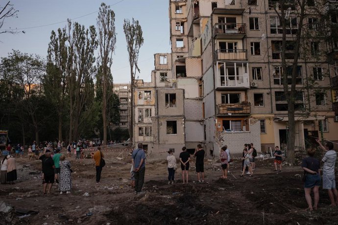 August 1, 2025: Ukrainians mourn together at one of the sites of a Russian missile attack on August 1, 2025. The attack on Kyiv, Ukraine killed 31 people including five children.