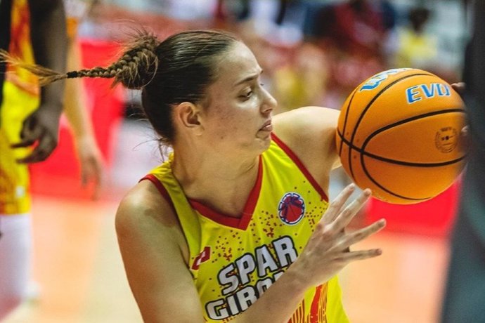 Berta Ribas, durante un partido con el Spar Girona.