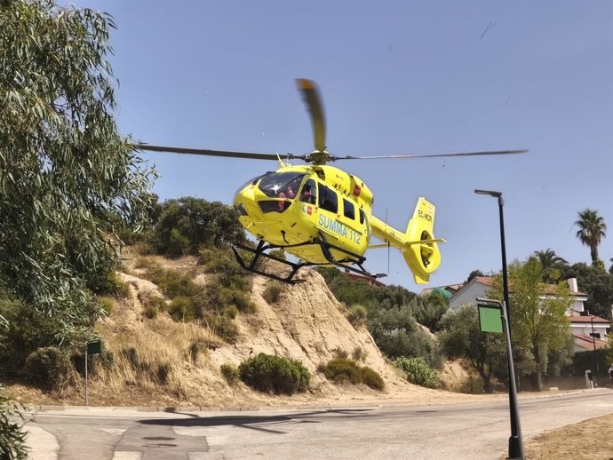 En estado grave un hombre de 81 años en Batres tras ser atropellado cuando su hijo daba marcha atrás