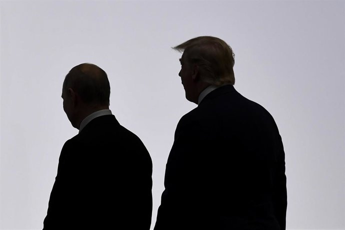 Archivo - Imagen de archivo del presidente de Rusia, Vladimir Putin, y de su homólogo estadounidense, Donald Trump