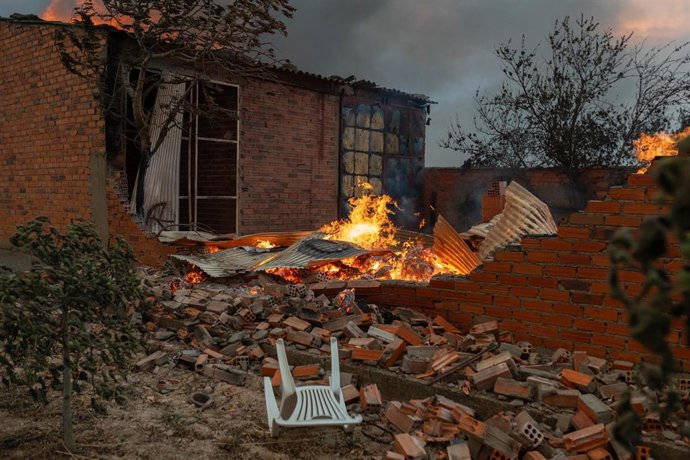 Vista del fuego, a 12 de agosto de 2025, en Abejera, Zamora, Castilla y León (España)