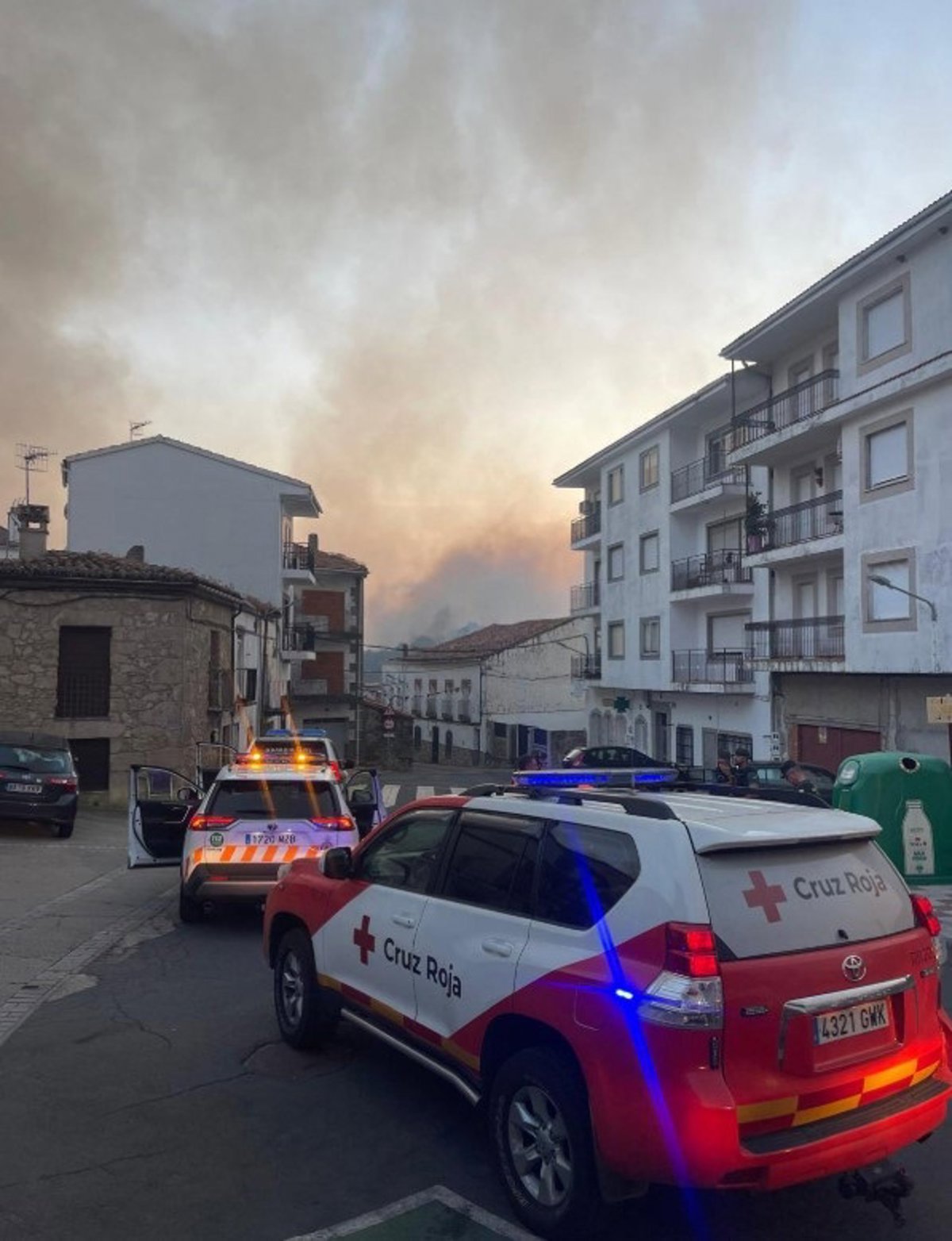 El convoy organizado para evacuar a los vecinos que quedaban en Cabezabellosa está de vuelta con 19 personas