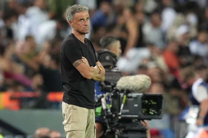 13 August 2025, Italy, Udine: Paris Saint Germain's head coach Luis Enrique during the 2025 UEFA Super Cup final football match between Paris Saint-Germain and Tottenham Hotspur FC at Friuli stadium in Udine. Photo: Massimo Paolone/LaPresse via ZUMA Press