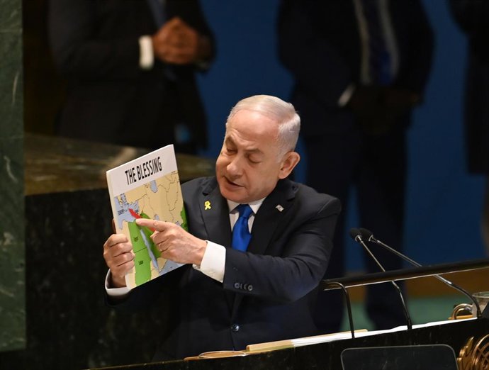 Archivo - September 27, 2024, New York, New York, USA: September 27, 2024 - New York, NY USA - Israel's Prime Minister, Benjamin Netanyahu speaks in the General Assembly hall in the United Nations headquarters during the UNGA week of 2024. Some supporters