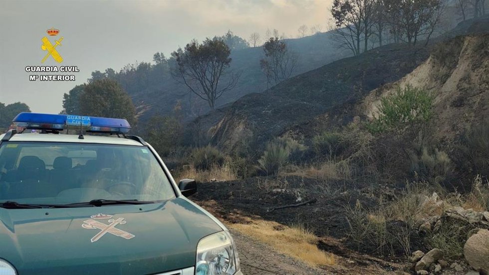 La Guardia Civil en el incendio en Jarilla (Cáceres)