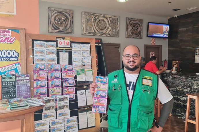 Emilio Fernández, vendedor de la ONCE que ha dado el premio en la provincia de Granada.