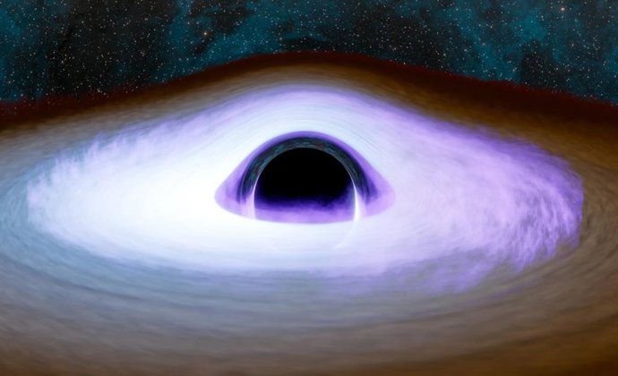 Esta ilustración de material girando alrededor de un agujero negro resalta una característica particular, llamada “corona”, que brilla intensamente en la luz de rayos X.