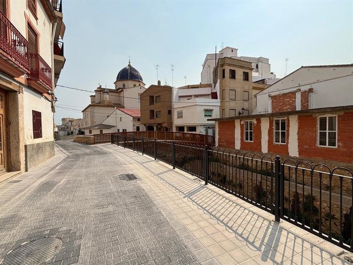 Imagen de la reapertura de una de las calles de Chiva