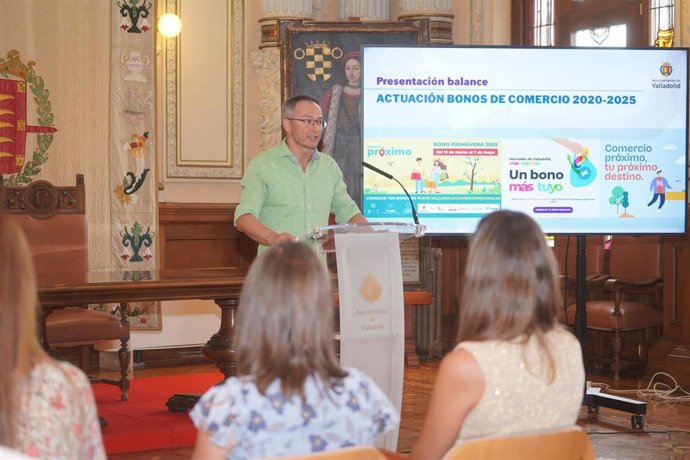 El concejal de Comercio, Mercados y Consumo, Víctor Martín, en el balance de los bonos de comercio del Ayuntamiento de Valladolid