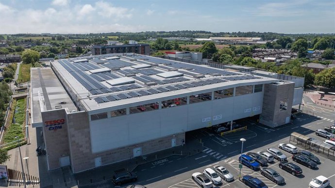Greenvolt instala 5 MW fotovoltaicos para suministrar energía renovable a los supermercados Tesco en Irlanda