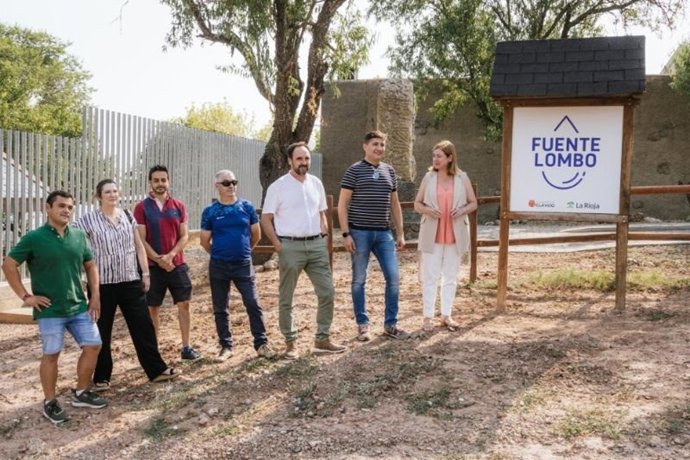 La consejera de Agricultura, Ganadería, Mundo Rural y Medio Ambiente, Noemí Manzanos, visita la plaza de la Unión de los Tres Ejércitos y Fuente Lombo, tras la finalización de las obras de adecuación de ambos espacios
