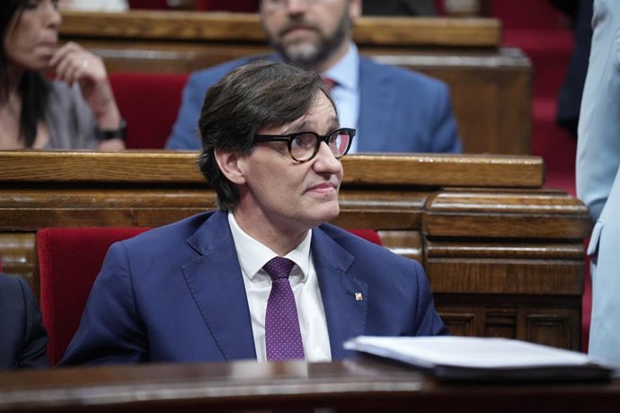 El president del Parlament, Salvador Illa, durant un ple en el Parlament de Catalunya, a 15 de juliol de 2025, a Barcelona, Catalunya (Espanya)