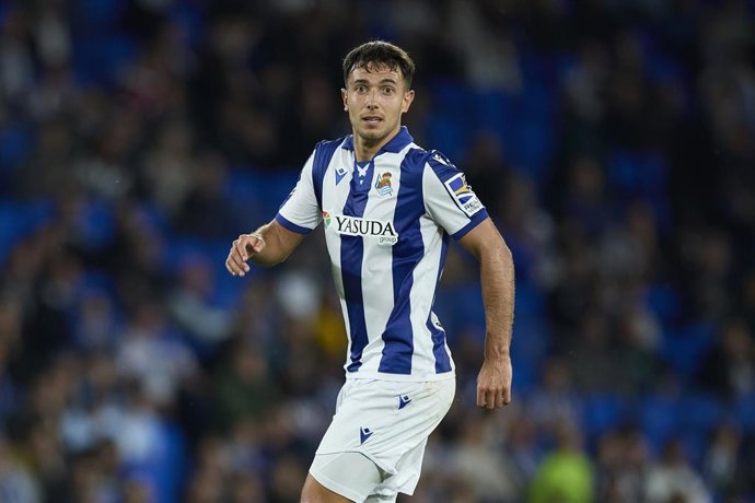 Archivo - Imagen de archivo de Martín Zubimendi en un partido con la Real Sociedad.