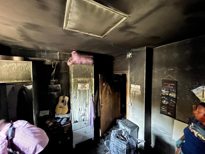 Imágenes del interior del piso del Casal de la Pau siniestrado en la calle Convento Carmelitas número seis