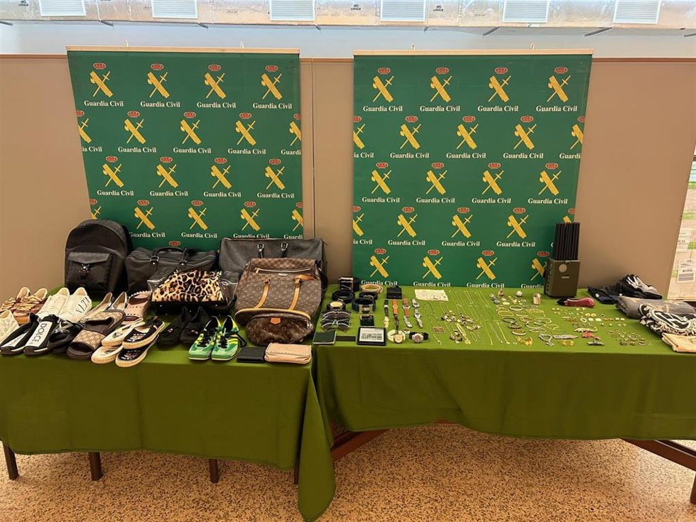 La Guardia Civil expone los objetos robados en domicilios de Calvi y Andratx el pasado julio