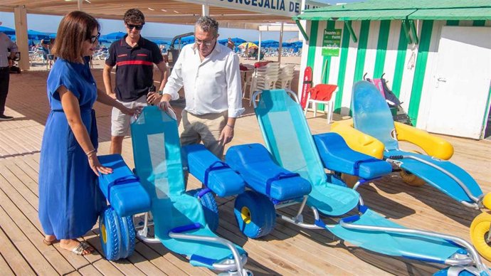 Benidorm (Alicante) incorpora tres sillas anfibias infantiles para los puntos de playas accesibles