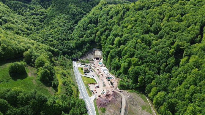 Boca norte del túnel de Belate.