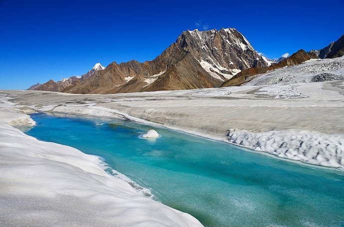 El glaciar Hispar se encuentra en la región altamente glaciada de la cordillera Karakoram de Pakistán.