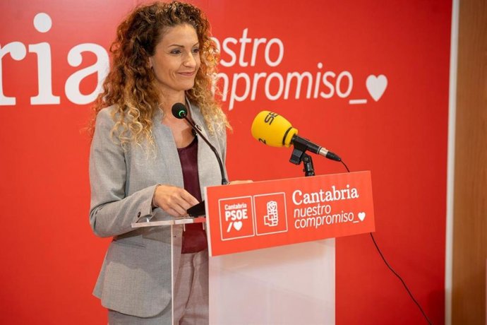 La portavoz del PSOE de Cantabria, Ainoa Quiñones