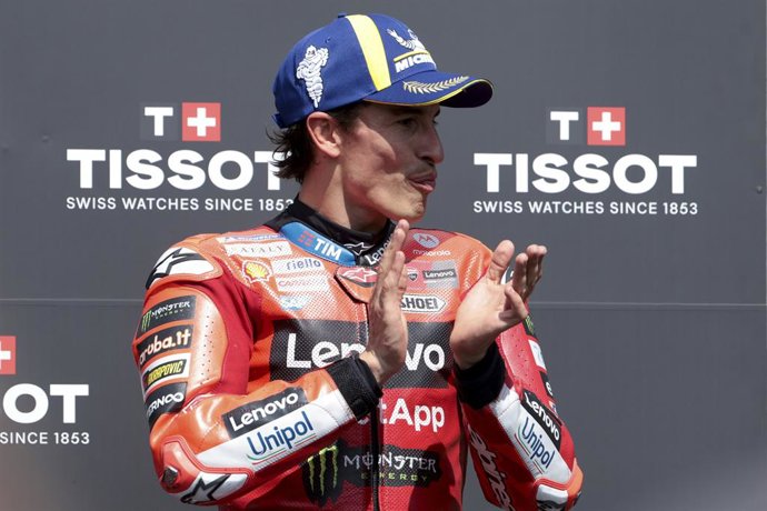 Archivo - Marc Marquez of Spain and Ducati Lenovo Team celebrates winning the Sprint Race during the podium ceremony on day 2 of the 2025 MotoGP Michelin Grand Prix de France on May 10, 2025 at the Circuit Bugatti in Le Mans, France - Photo Jean Catuffe /