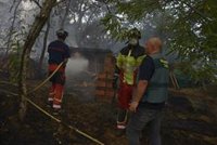 Rural.- Arden casas y coches en Monterrei: "Es la peor situación que vi en 20 años, se prevén 48 horas muy duras"