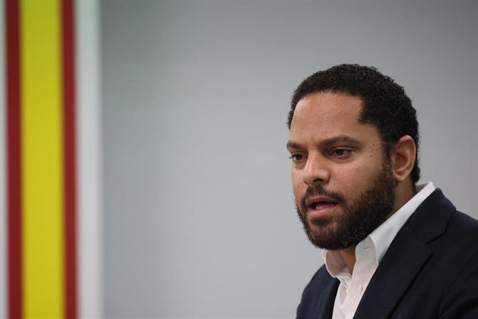 Archivo - El secretario general de VOX, Ignacio Garriga, durante una rueda de prensa tras la reunión del Comité de Acción Política de VOX, en la sede del partido, a 27 de noviembre de 2023, en Madrid (España)