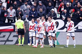 Archivo - Randy Nteka of Rayo Vallecano celebrates a goal with teammates during the Spanish League, LaLiga EA Sports, football match played between Rayo Vallecano and Girona FC at Estadio de Vallecas on January 26, 2025, in Madrid, Spain.