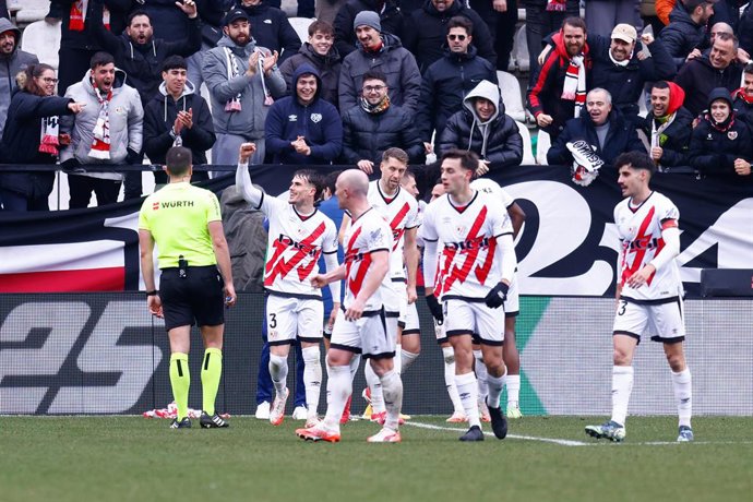 Archivo - Randy Nteka of Rayo Vallecano celebrates a goal with teammates during the Spanish League, LaLiga EA Sports, football match played between Rayo Vallecano and Girona FC at Estadio de Vallecas on January 26, 2025, in Madrid, Spain.