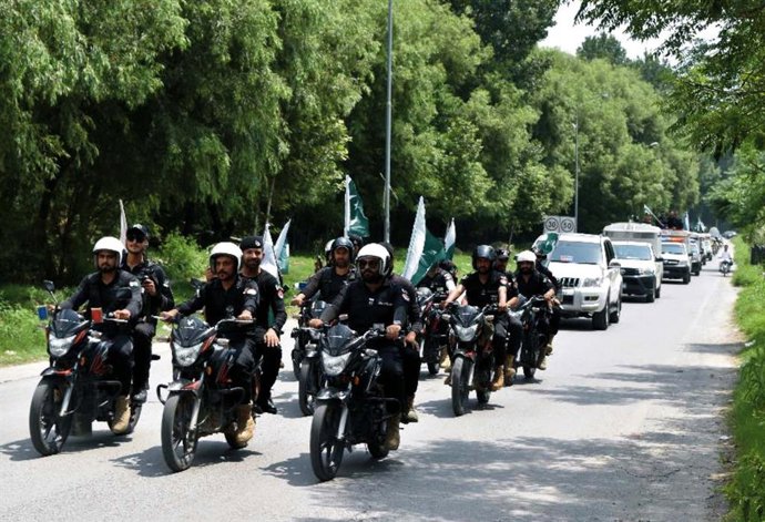 Archivo - Imagen de archivo de un convoy de la Policía de Pakistán
