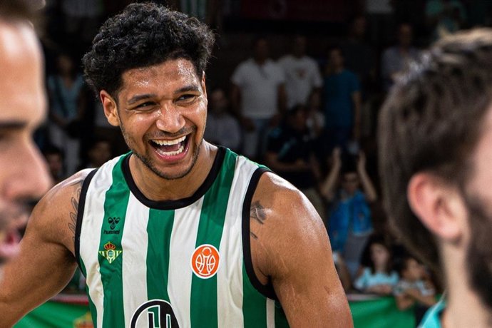 Mark Hughes, durante un partido con el Real Betis Baloncesto.