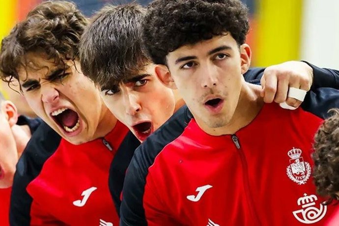 Jugadores de la selección española masculina de balonmano durante el Campeonato del Mundo sub-19.