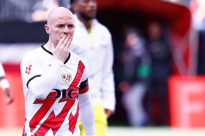 Archivo - Isi Palazon of Rayo Vallecano gestures during the Spanish League, LaLiga EA Sports, football match played between Rayo Vallecano and Villarreal CF at Estadio de Vallecas on February 22, 2025, in Madrid, Spain.