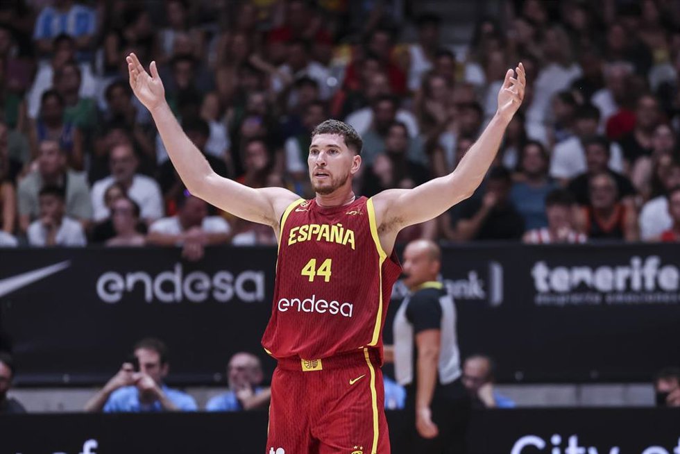 Joel Parra of Spain gestures during City of Badalona Tournament, basketball match played between Spain and France at Olimpic Arena on August 14, 2025 in Badalona, Spain.