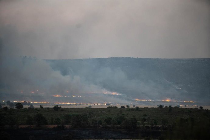 Vista del incendio de Puercas, en Tábara, Zamora