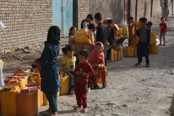 KABUL, July 24, 2025  -- Children crowd around a communal tap connected to a 300-meter-deep well to get water in Kabul, Afghanistan, July 22, 2025. TO GO WITH "Feature: Kabul edges closer to running dry as water crisis deepens"