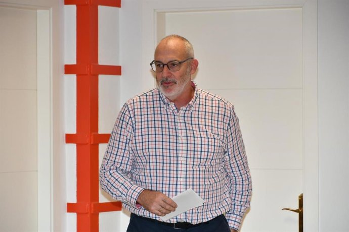 Archivo - El diputado socialista por Huesca en las Cortes de Aragón Álvaro Burrell