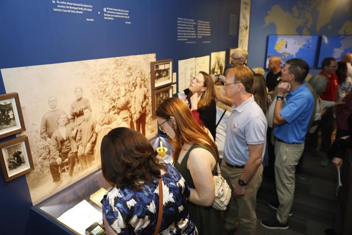 Archivo - Más de 15.000 personas visitan la exposición sobre la emigración española a EEUU en su primera etapa en Tampa