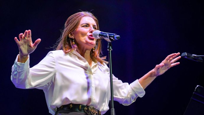Mónica Molina protagonizó anoche el concierto sorpresa de Veranos de la Villa
