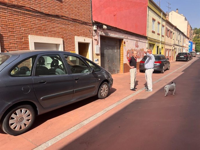 El concejal Luis Vélez en la calle Venus de Valladolid.