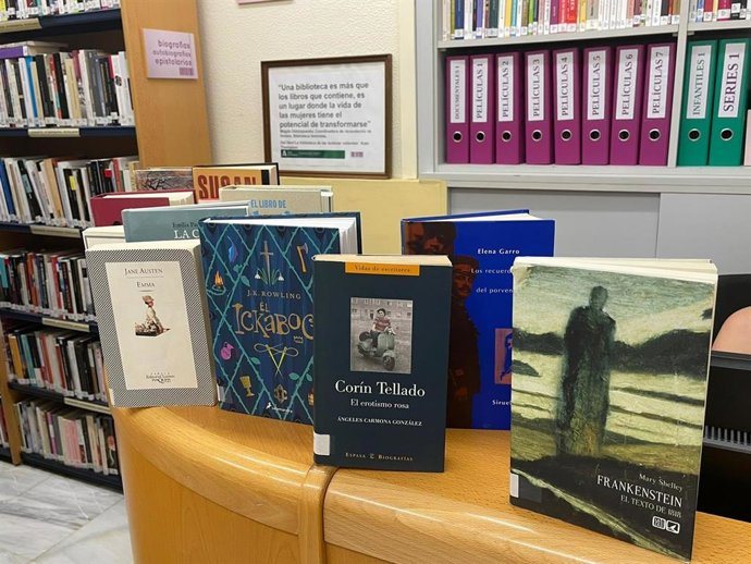 Obras de escritoras anónimas en el Centro de Documentación María Zambrano.