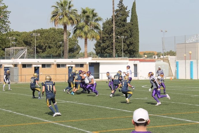 Imagen de archivo de un partido de fútbol americano entre los clubes Mairena Blue Devils y Sevilla Linces.