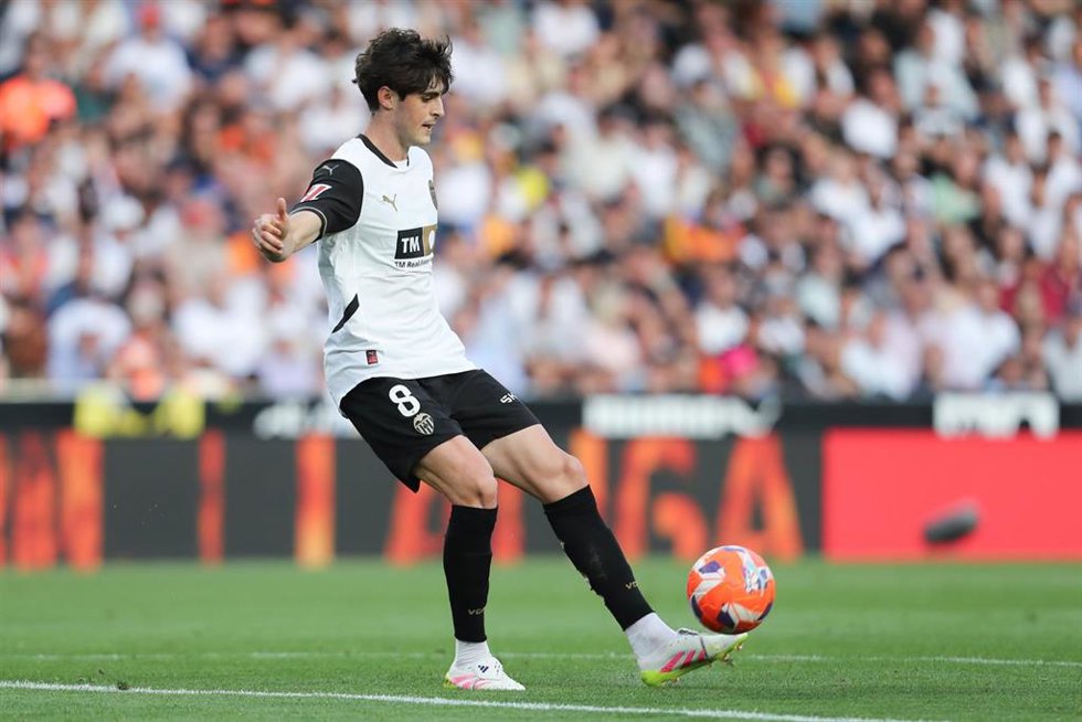 Archivo - El jugador del Valencia CF Javi Guerra.